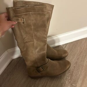 NWT Taupe Boots size 8 brand Yuu
